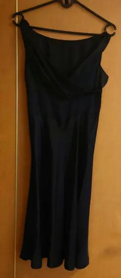 黒のパーティドレス: クミキョク