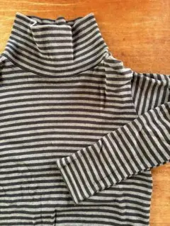 ユニクロ　ソフトタッチ タートルネック 130