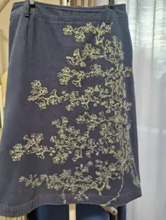 oilily 花柄刺繍ネイビースカート