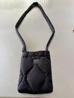 TAION キルティング ブラック サコッシュ