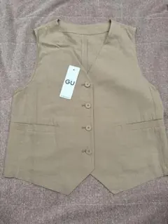 お値下げMタグ付き GU ベージュ ベスト リネンブレンドコンパクトベスト