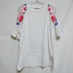 ZARA TRF 花柄刺繍のオープンショルダートップス Tシャツカットソーのサムネイル