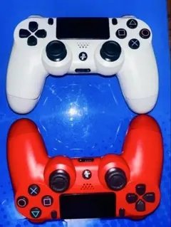 ホワイトと赤PS 4 コントローラー2本