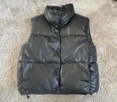 ZARA フェイクレザー ダウンベスト ブラックのサムネイル