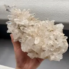 約4.6kgあり‼️圧倒的パワー‼️ マニカラン水晶クラスター - メルカリ