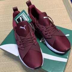 バーガンディ スニーカー