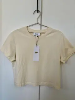 【新品タグ付き】MAISON KITSUNÉメゾンキツネ Tシャツ クロップド丈のサムネイル