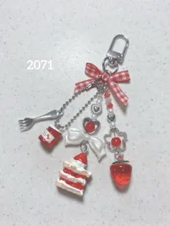 ビーズキーホルダー 赤 苺 ケーキ 韓国 平成 y2k コレクトブック