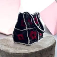 グラニーバッグ 黒 赤 花模様