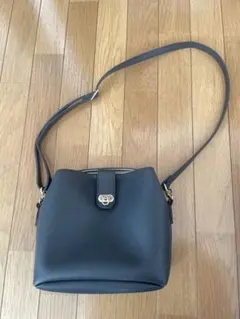 黒 合成皮革 ショルダーバッグ　grove オフィスカジュアル　肩掛け