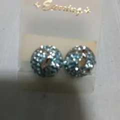 ビジュー付き青色クリップ式イヤリング夏に、