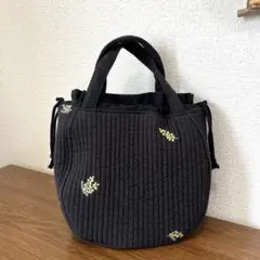 ハンドメイド　ラウンド型巾着ミニトートバッグ　ブラック　ミモザ　ヌビ生地