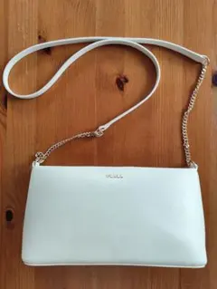 新品未使用超軽い！FURLA ショルダーバッグ ホワイト