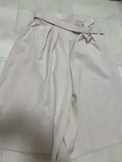 ベージュ ガウチョパンツ ベルト付き　earthmusic&ecology