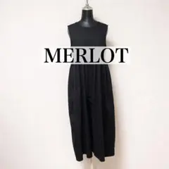 MERLOT ギャザーワイドパンツ オールインワン　ゆったり　ブラックのサムネイル