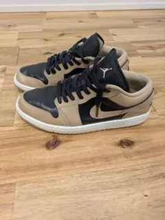 NIKE AIR JORDAN 1 LOW スニーカーのサムネイル
