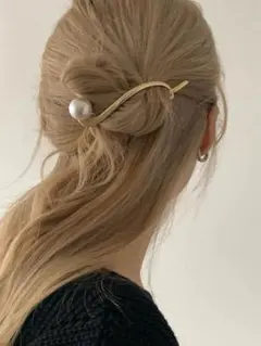 新品・未使用 パール風 ウェーブバレッタ ゴールド ヘアアクセサリー