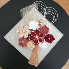 【つまみ細工】髪飾り 成人式 卒業式 前撮り濃い木苺の色 ベージュ 桃色 白