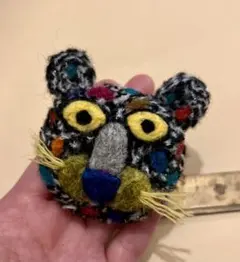 ヒョウのブローチ