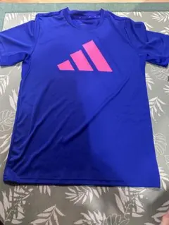 adidas  Tシャツ　160cm