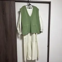 完売品！LOWRYS FARM セットアイテム　Ｖネック　ベスト　ワンピース