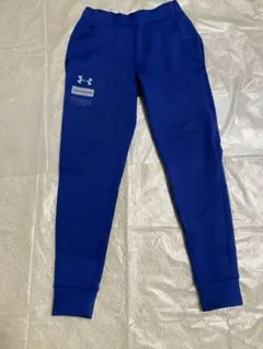アンダーアーマー　青色パンツ