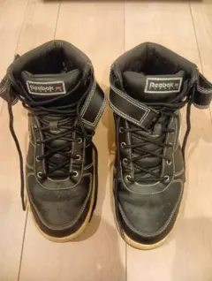 Reebok ブラック ハイカットスニーカー