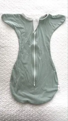 スワドル　Ｓサイズ　手が出ないタイプ