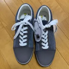 スヌーピーのスニーカーのサムネイル