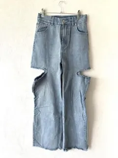 《美品》サイドカットアウト デニムパンツ ライトブルーのサムネイル