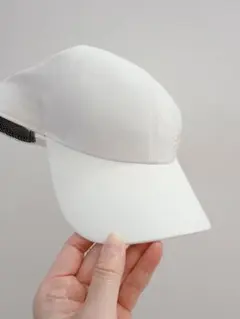 adidas ホワイト キャップ　レディース　フリーサイズ