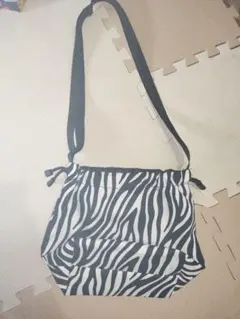 ゼブラ　アニマル　ショルダーバッグ　巾着