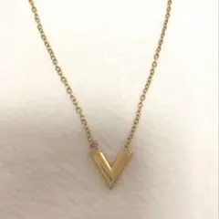 【美品　汚れ無し】ゴールド V字型 ネックレス