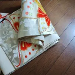 蝶の刺繍入り金色帯揚げ