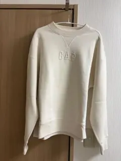 GAP クリーム色 刺繍ロゴ トレーナー