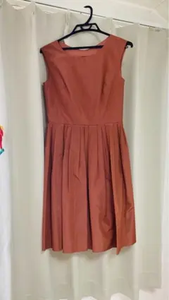 ストロベリーフィールズ　レースアップワンピース　ひざ丈ワンピース