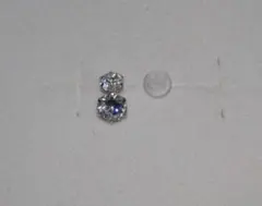 K14WG【ポスト刻印有り】CZ 半ペア ピアス（キャッチはシリコン）