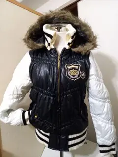 新品ファーフード付きダウンジャケット 黒と白ストライプリブ付き