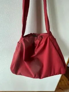 UNIQLOC ソフトパフィーショルダーバッグ レッド　未使用