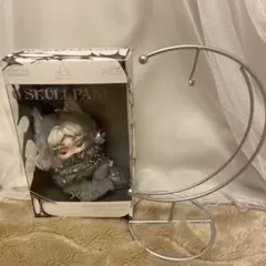 正規品　月のスタンド付き　ポップマート　スカルパンダ　xg