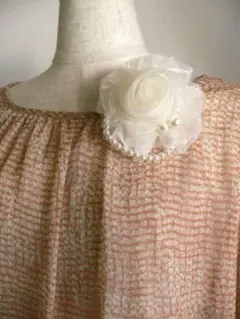 新品白♪薔薇型パール付きフェミニンコサージュ卒業式入学式オケージョン