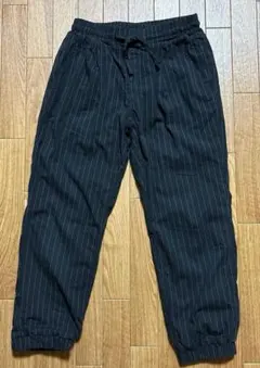 リラックスフィット ブラックストライプパンツ　140cm 裏起毛付き