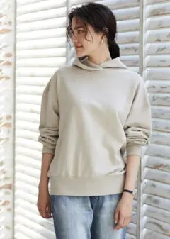 ベージュ スウェット