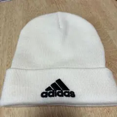 adidasニットキャップ　オフホワイト