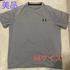 Under Armour グレーロゴ入り半袖スポーツウェア