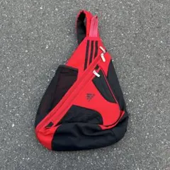 adidas ワンショルダーバッグ　スリングバッグ　テック系　ゴープコア