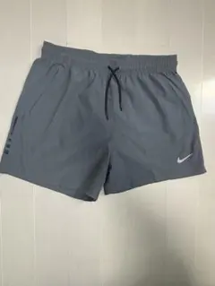 Nike グレー ショートパンツ