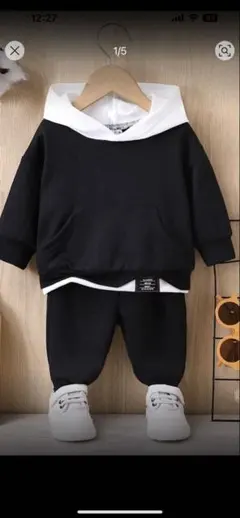 ベビー　フード付き黒スウェットセット9-12M