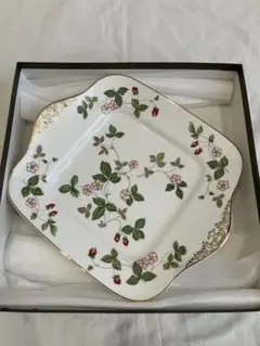 2025年最新】wedgwood ワイルドストロベリー スクエア プレート