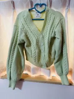淡い緑色 ケーブルニットカーディガン　treatürself